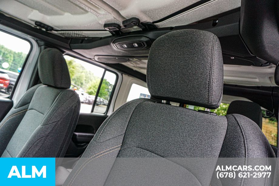 Used 2025 White Jeep Sport S image 18
