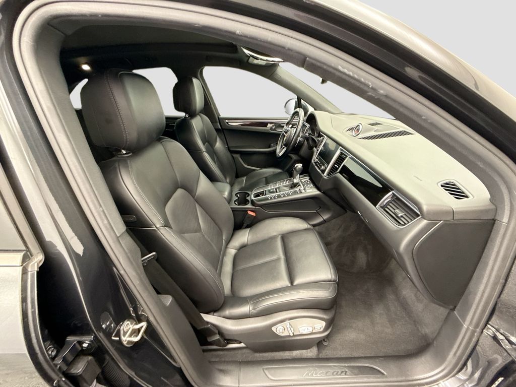 Thumbnail: 2017 Porsche Macan - 18