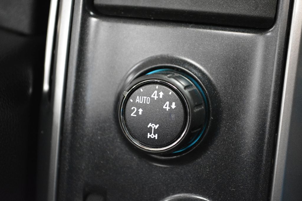 Used 2015 Silver Ice Metallic Chevrolet LT image 15