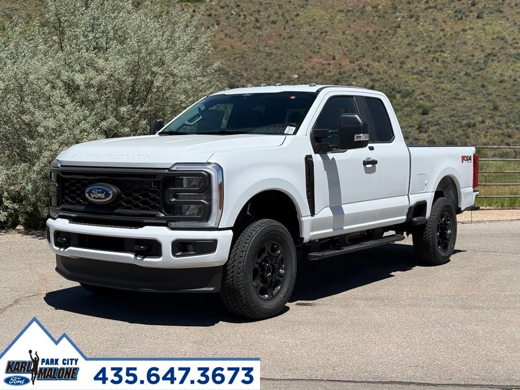 Oxford White 2026 Ford F-250 Super Duty Pickup Truck Four-Wheel Drive Automatic