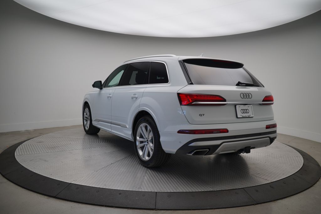 2025 Audi Q7  3