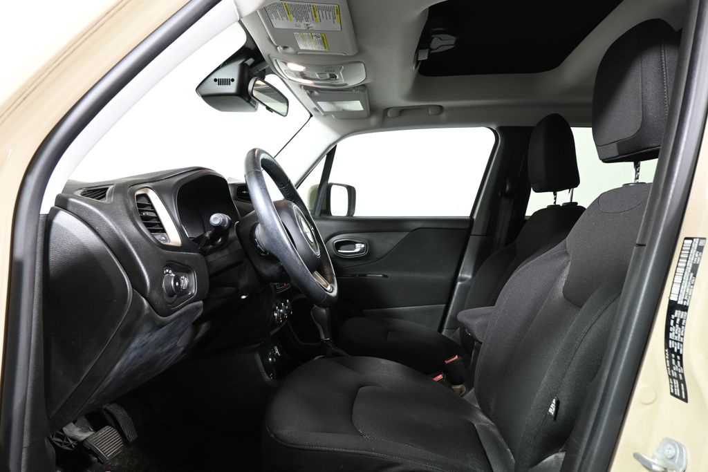 Thumbnail: 2016 Jeep Renegade - 3