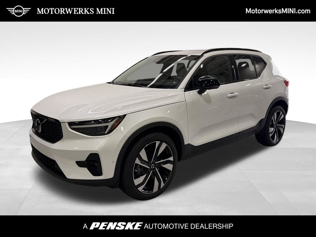 Thumbnail: 2025 Volvo XC40 - 1
