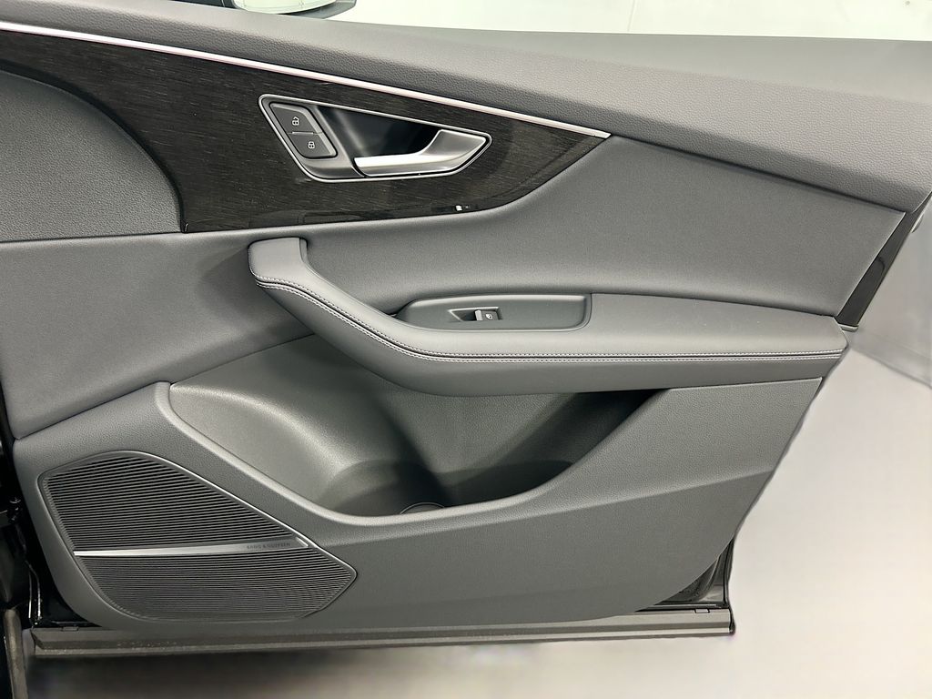 Thumbnail: 2026 Audi Q7 - 25