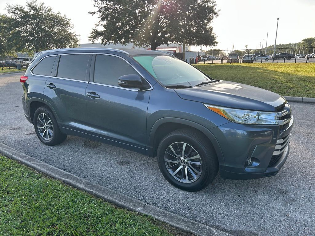 2017 Toyota Highlander SE 7