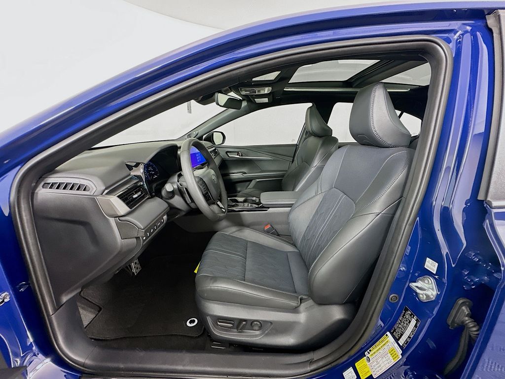 Thumbnail: 2025 Toyota Camry - 21