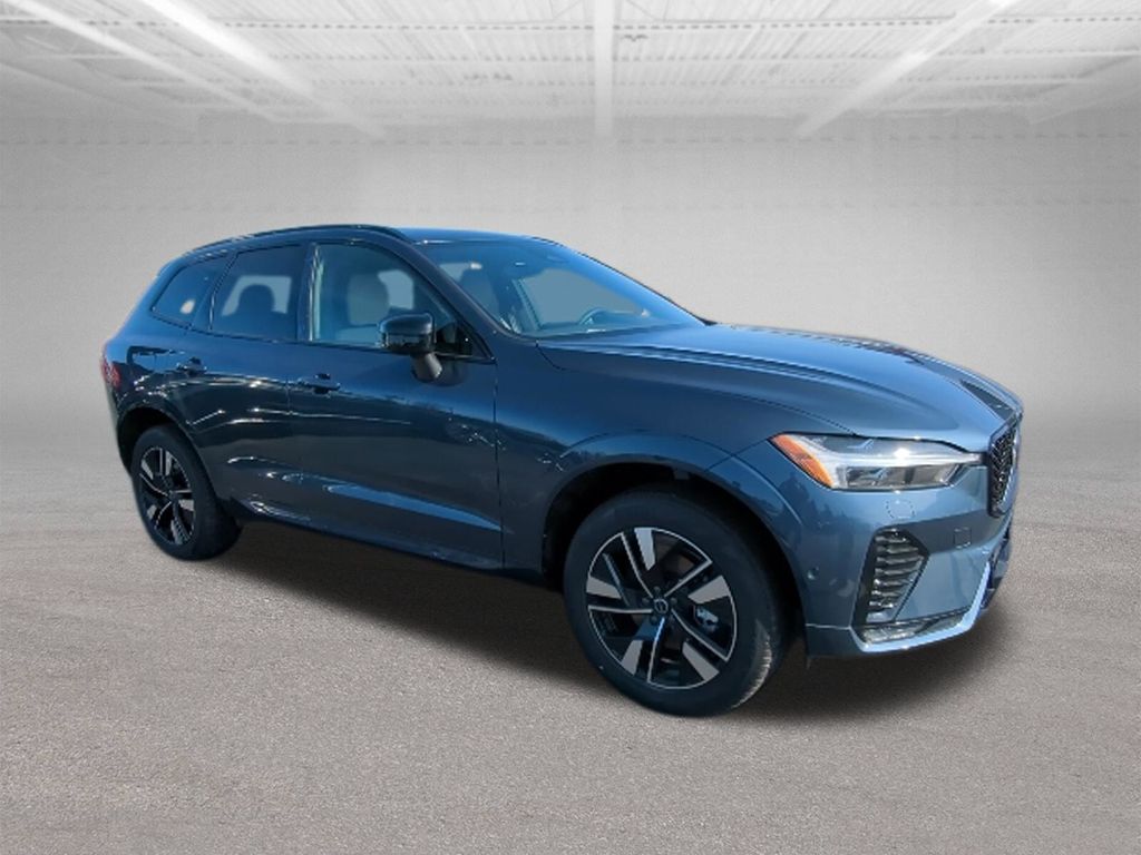 2026 Volvo XC60 Plus - Photo 10