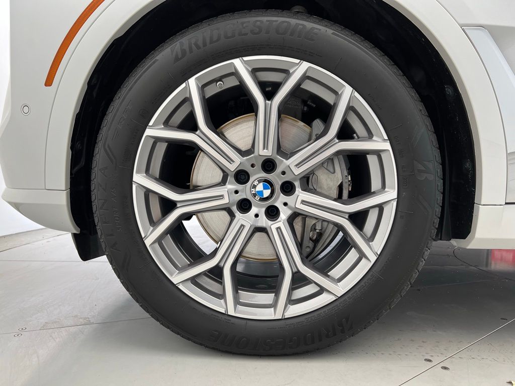 Thumbnail: 2024 BMW X7 - 24