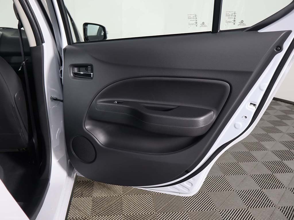 Used 2024 White Mitsubishi SE image 23
