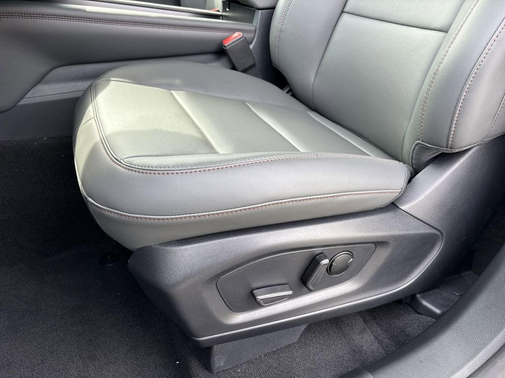 New 2026 Star White Metallic Tri-Coat Ford Active image 14