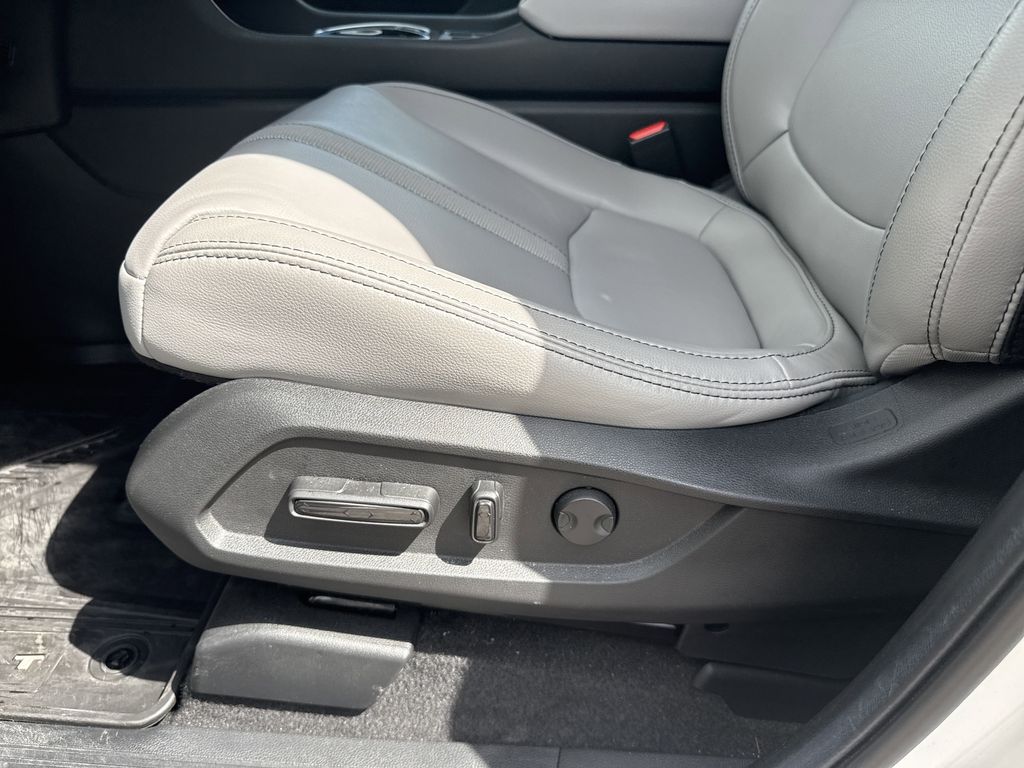 2025 Honda Pilot EX-L White at Community Honda