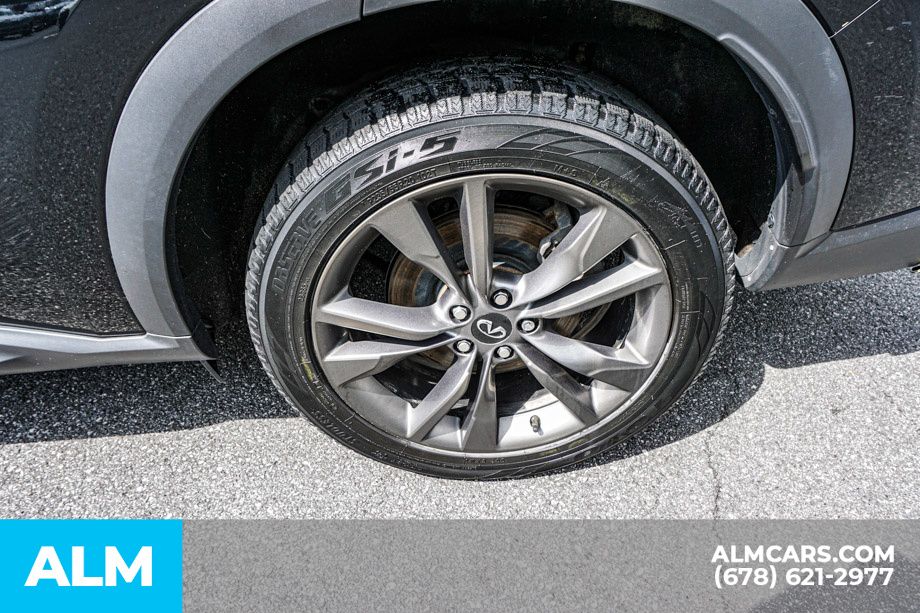 Used 2022 Black INFINITI LUXE image 17