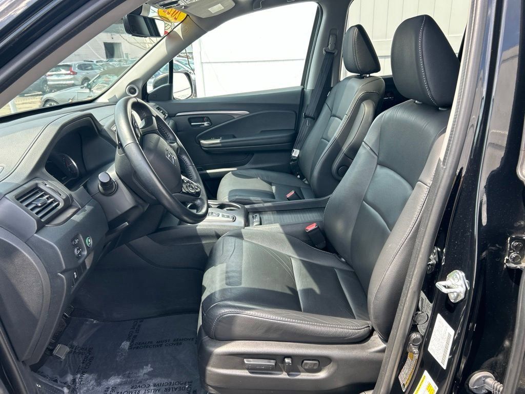 View vehicle photo 7