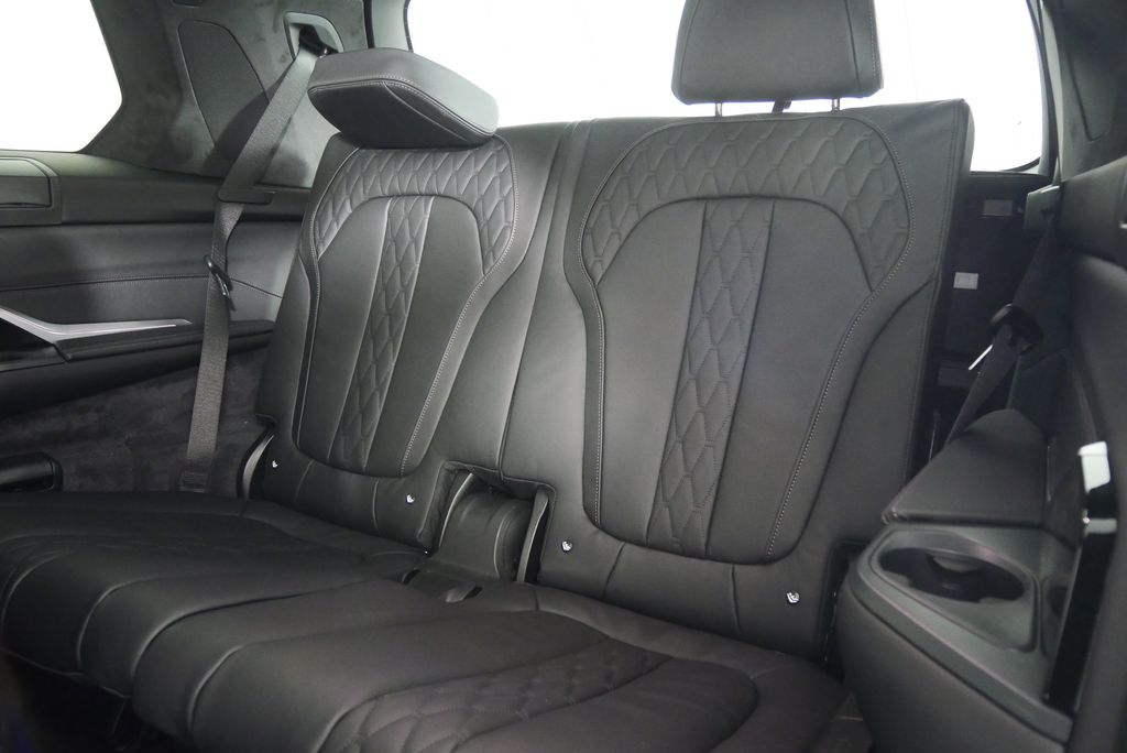2026 BMW X7 Alpina XB7 21