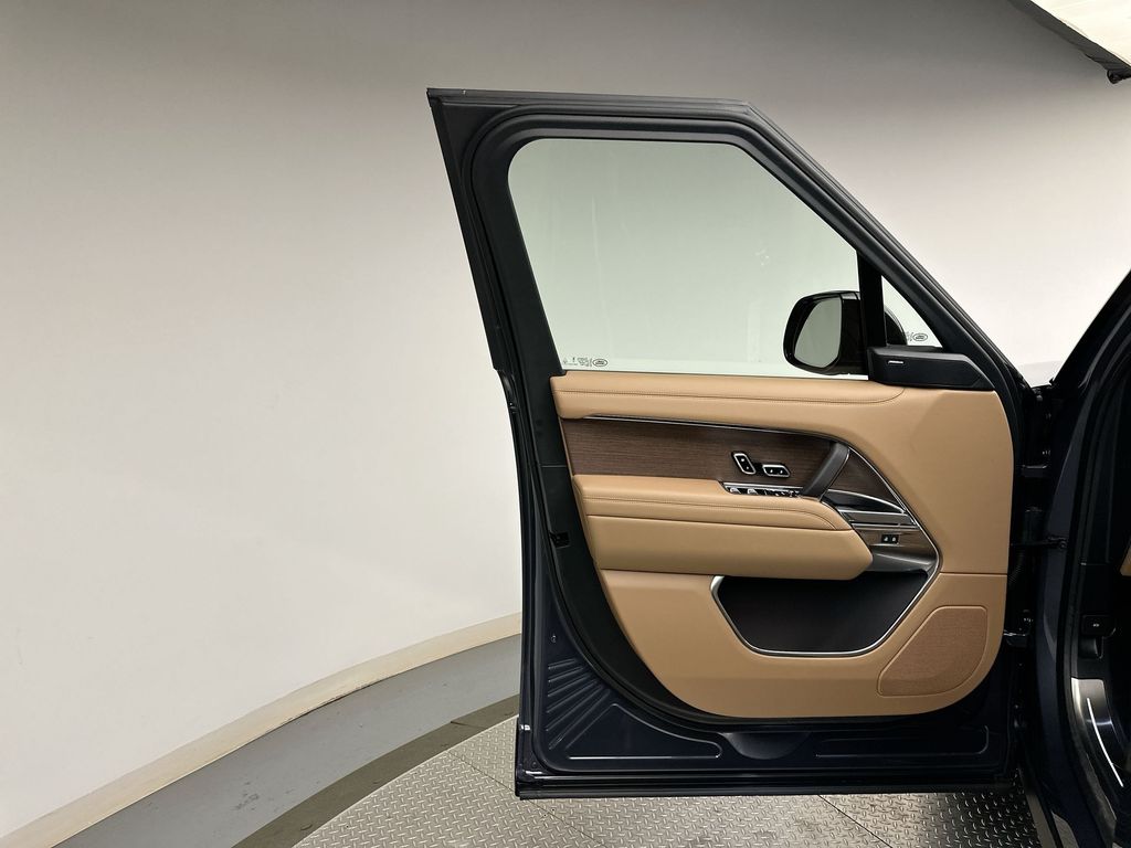 Thumbnail: 2026 Land Rover Range Rover - 9