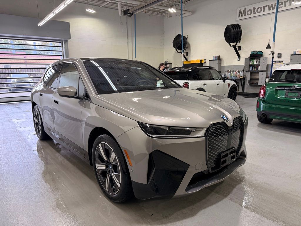 Thumbnail: 2023 BMW iX - 7