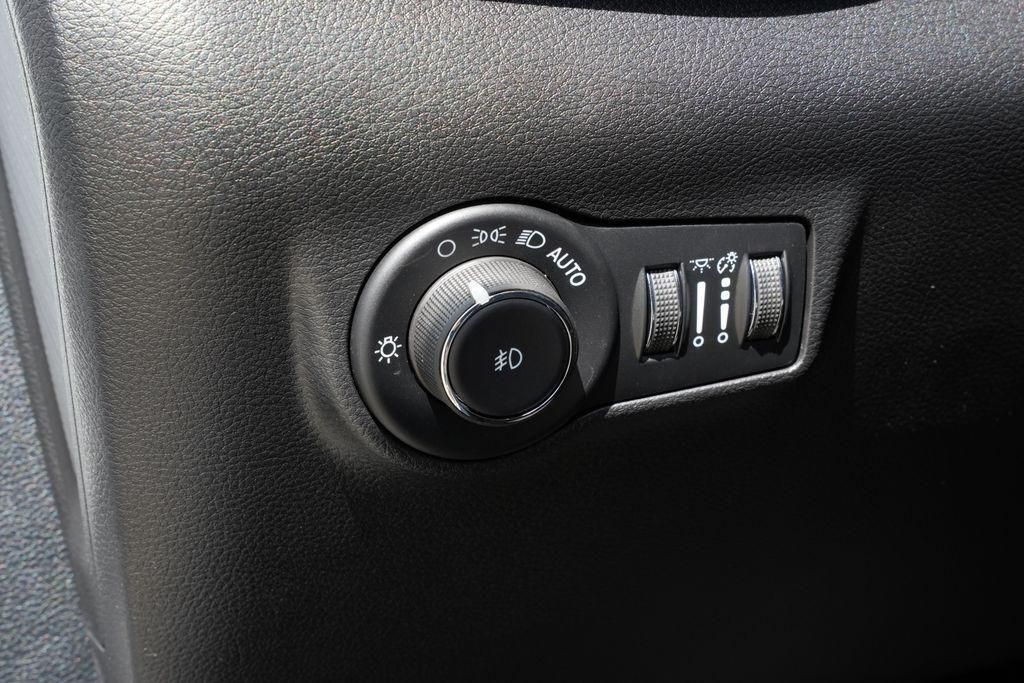 2026 Jeep Compass Latitude - 11