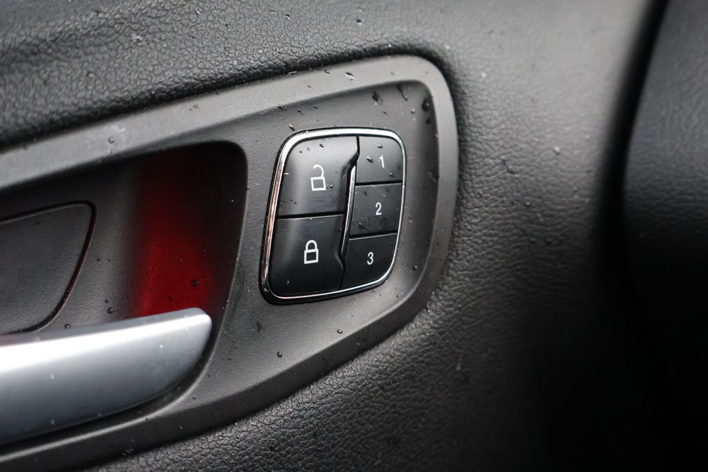 Thumbnail: 2016 Ford Escape - 30