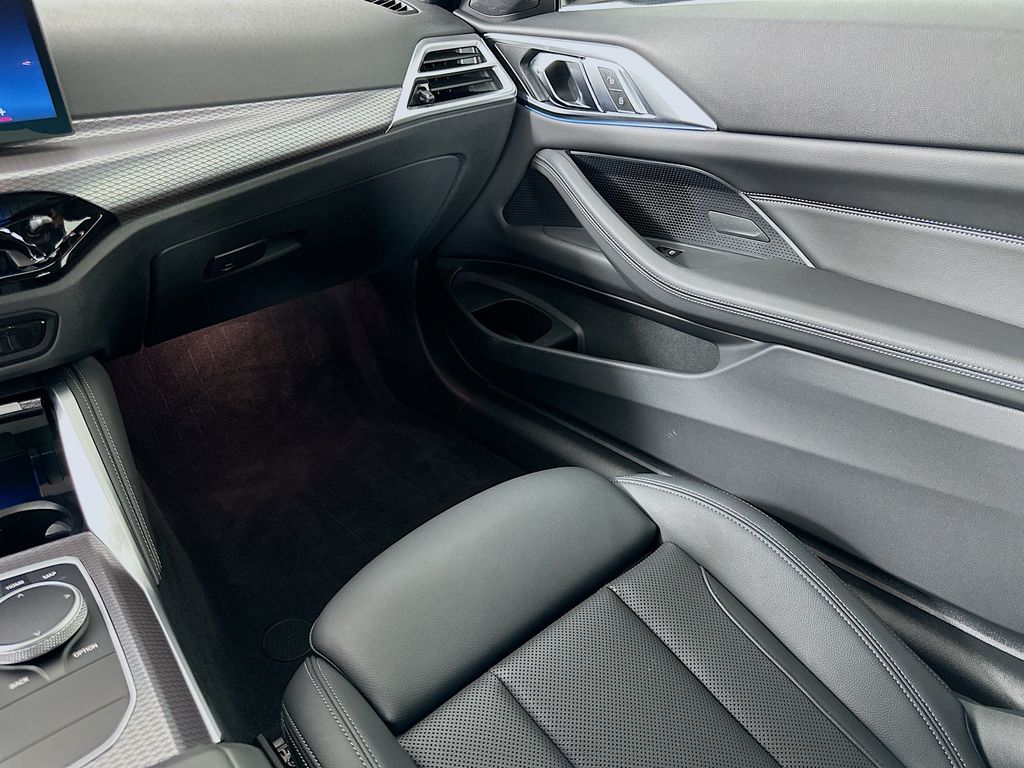 Thumbnail: 2025 BMW 4 Series - 24