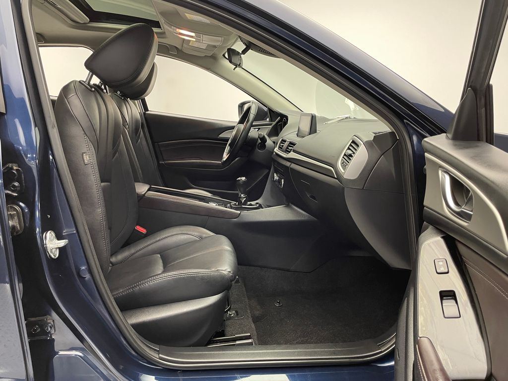 Thumbnail: 2018 Mazda Mazda3 - 17