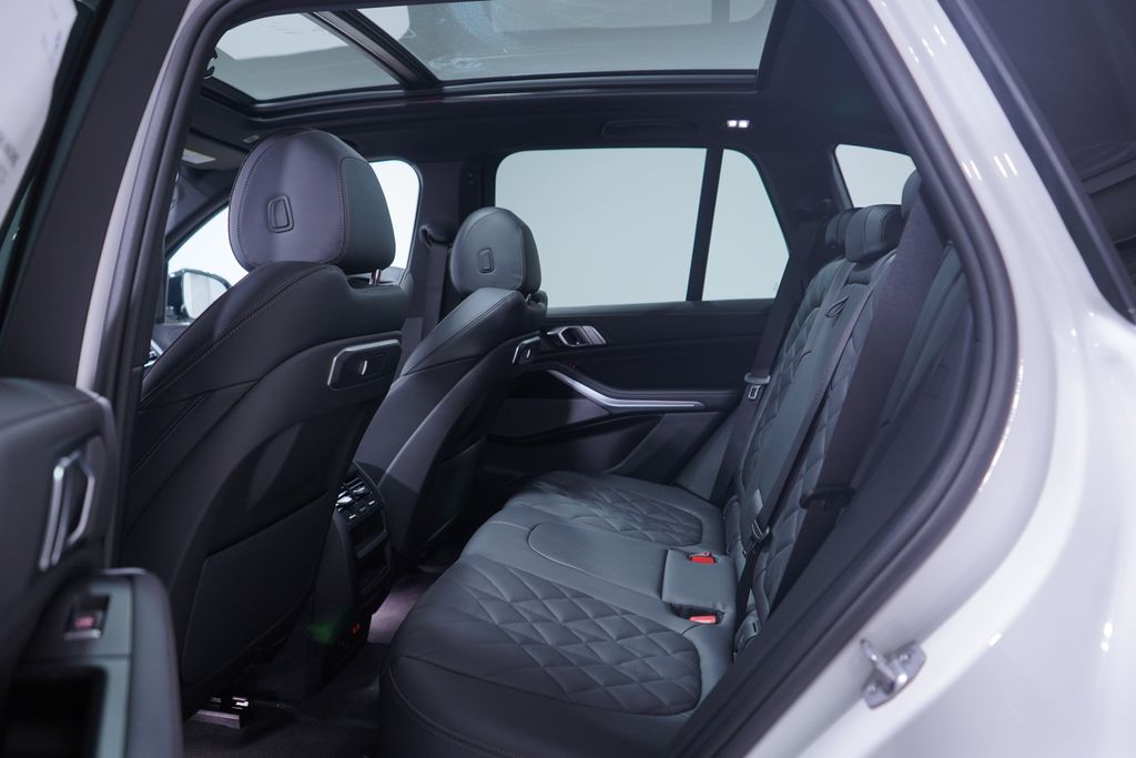 Thumbnail: 2026 BMW X5 - 9