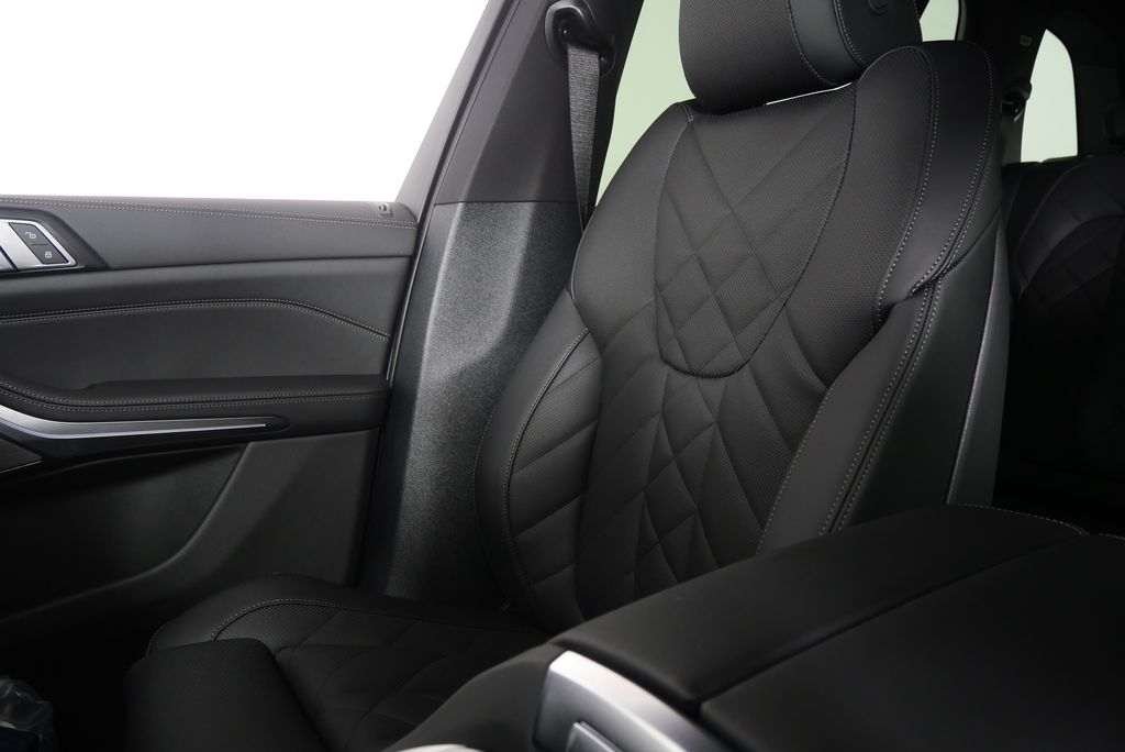 Thumbnail: 2026 BMW X5 - 21