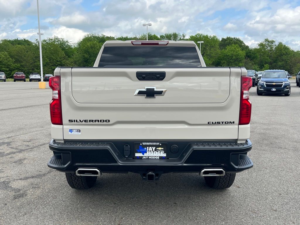 View vehicle photo 4