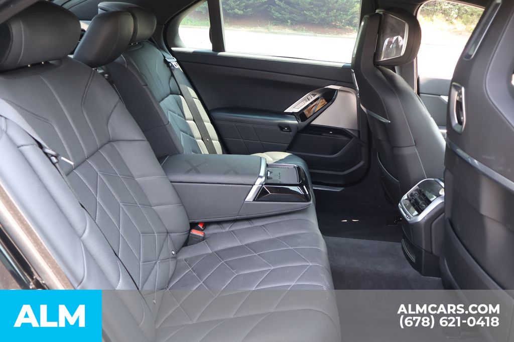 Used 2023 Black BMW xDrive60 image 26