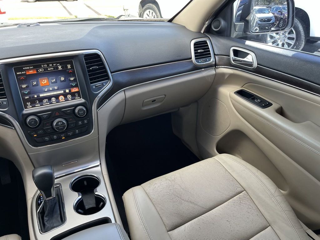 2017 Jeep Grand Cherokee Limited 18