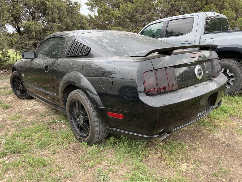 2005 Ford Mustang GT Deluxe 4