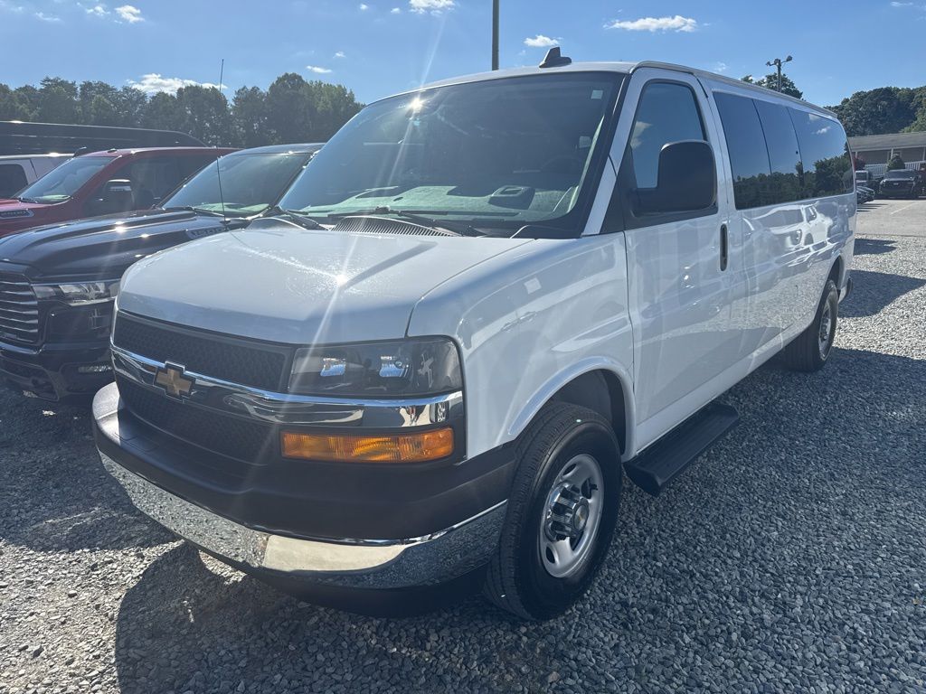 2025 Chevrolet Express 3500 LT Extended's photo