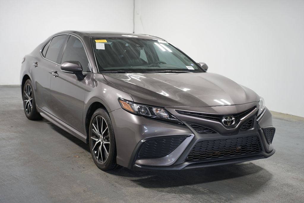 2024 Toyota Camry SE 3