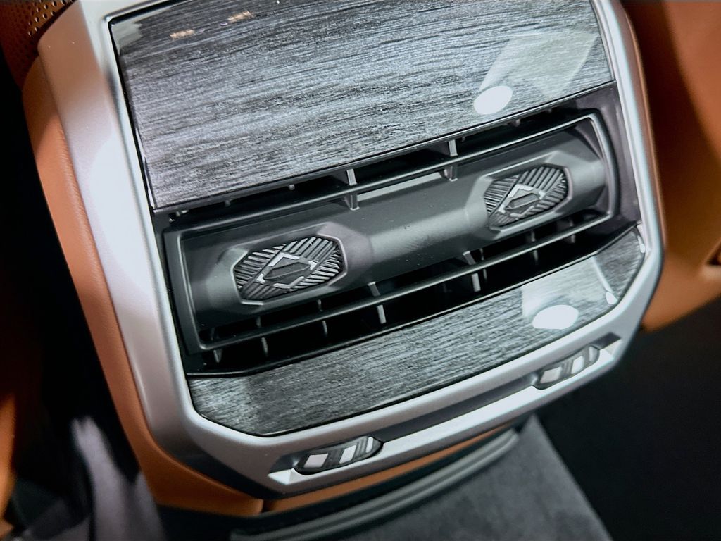 Thumbnail: 2025 BMW 7 Series - 18