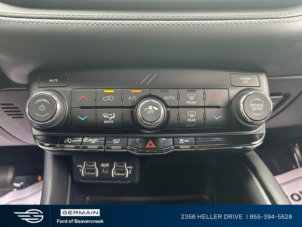 Used 2022 Black Dodge SXT image 19