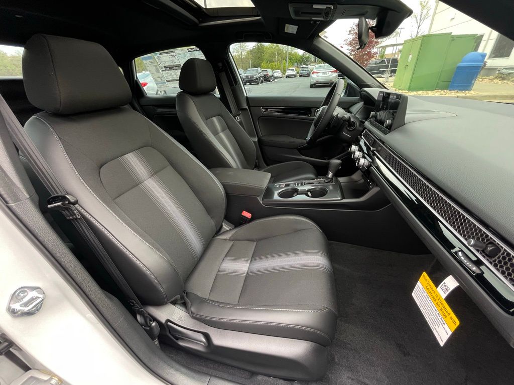 2025 Honda Civic Sport 32