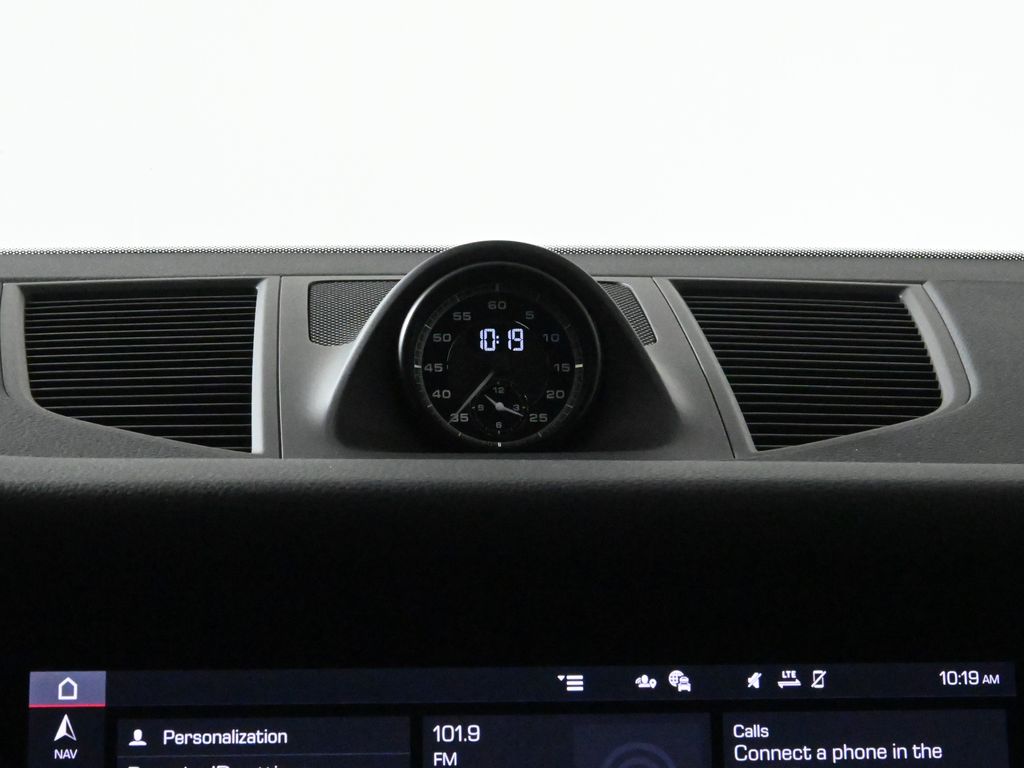 Thumbnail: 2026 Porsche Macan - 22