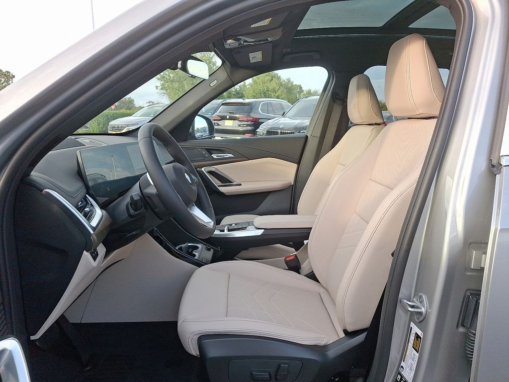 Thumbnail: 2025 BMW X1 - 6