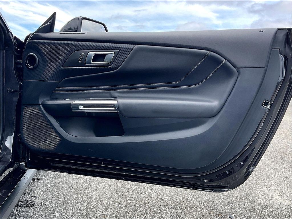 2024 Ford Mustang — photo 11
