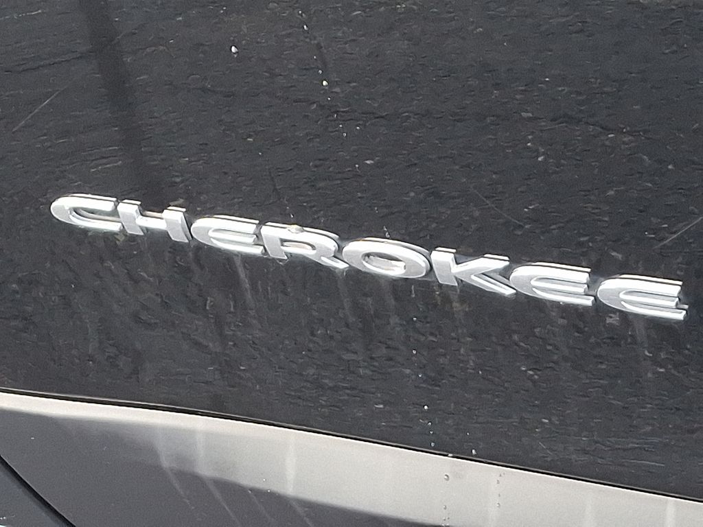 Thumbnail: 2021 Jeep Cherokee - 32
