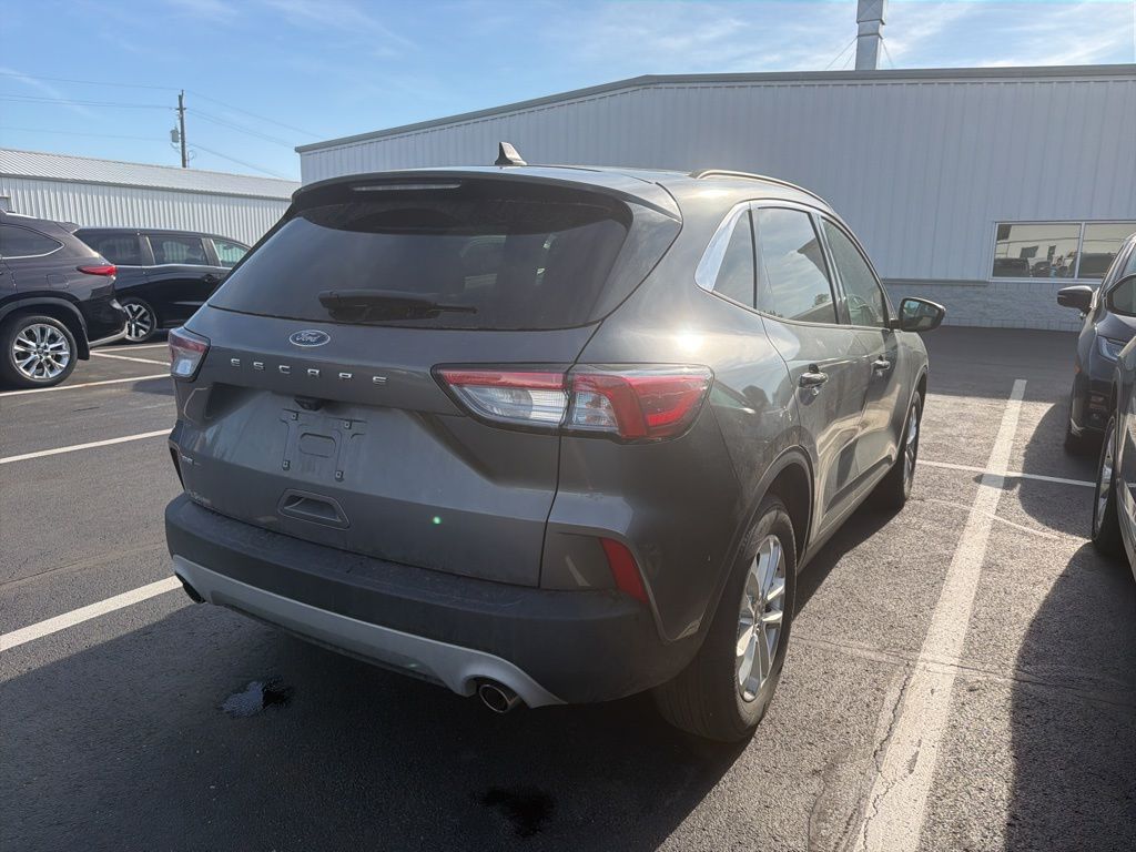 Thumbnail: 2021 Ford Escape - 3