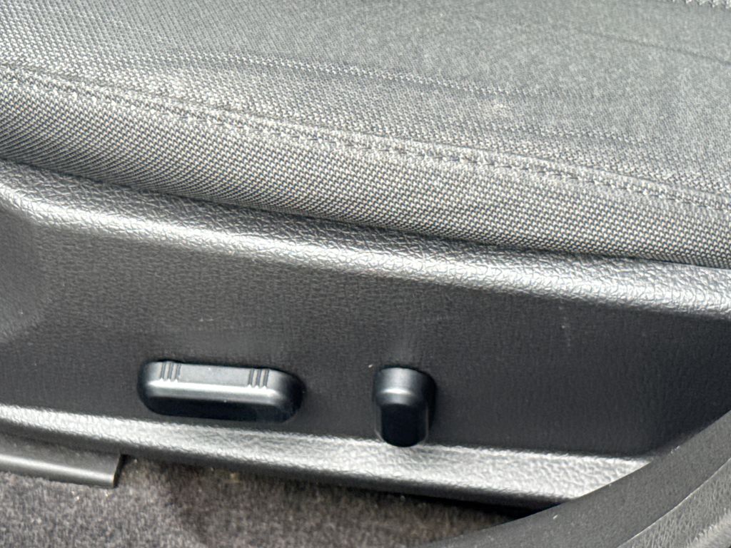 Used 2012 Blue Ford SE image 23