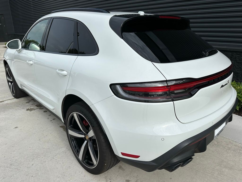Thumbnail: 2023 Porsche Macan - 3