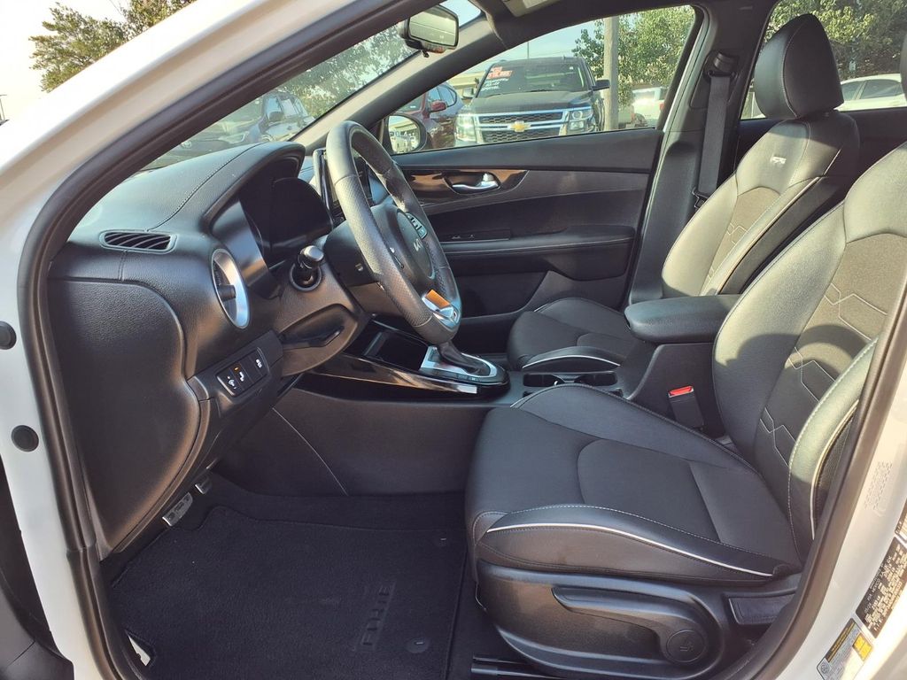 2024 Kia Forte GT-Line White at Community Kia