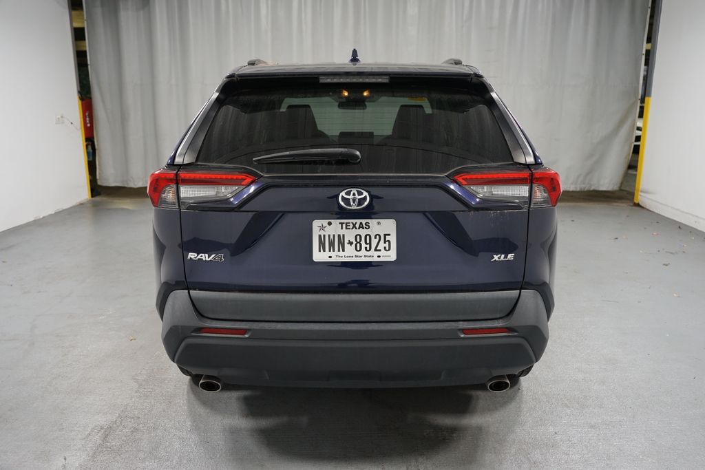 2021 Toyota RAV4 XLE 5