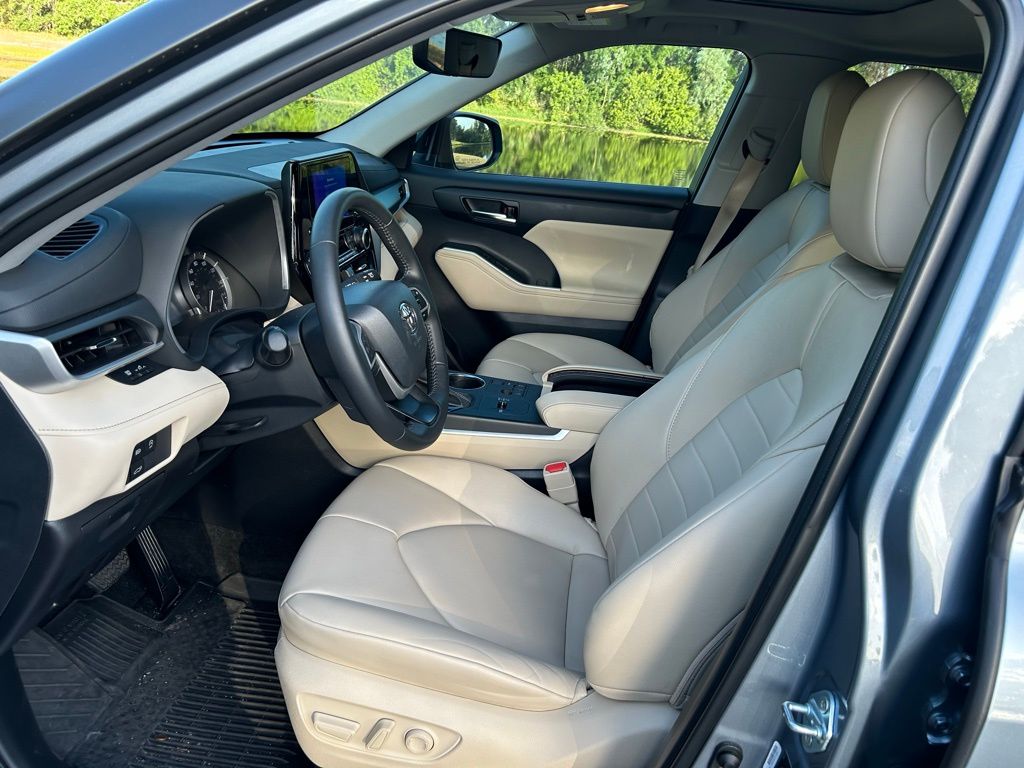 2024 Toyota Highlander XLE 14