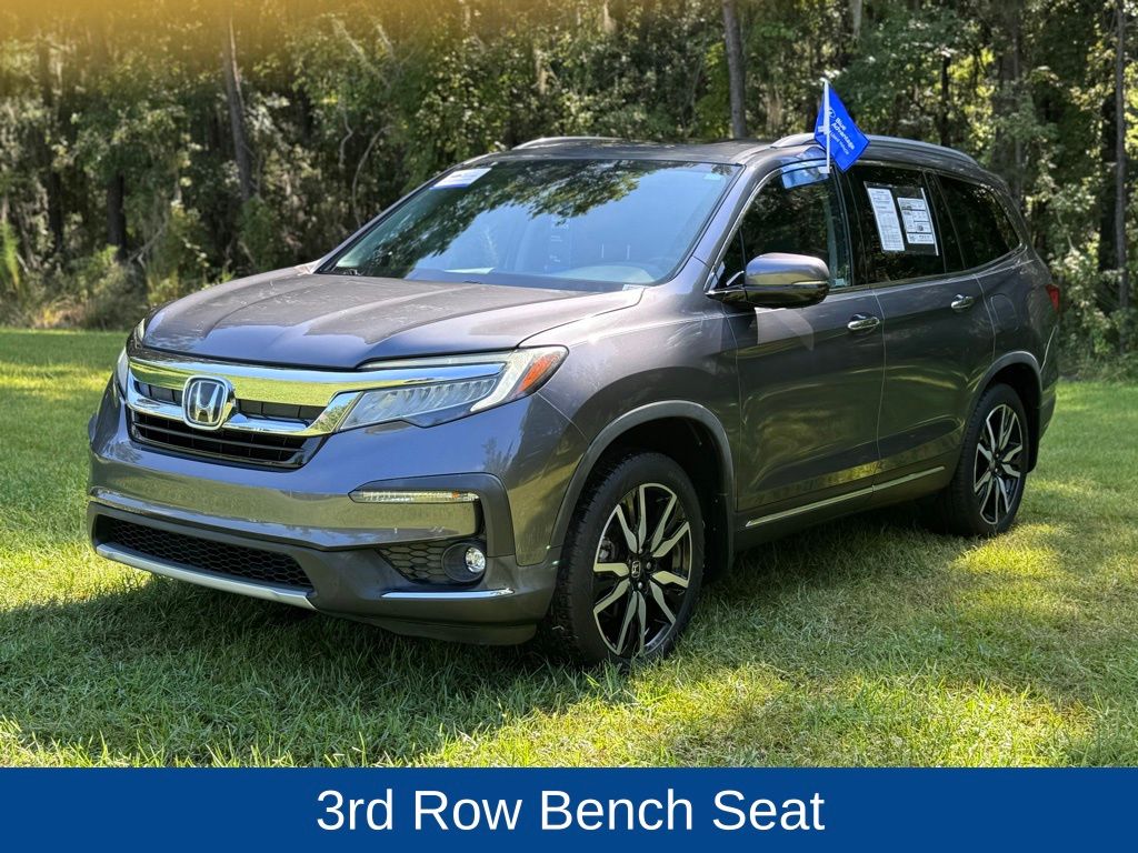 2020 Honda Pilot Touring w/Rear Captain's Chairs