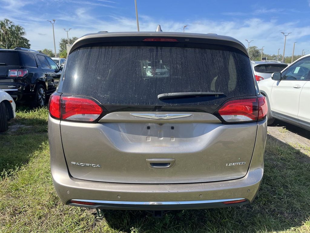 2017 Chrysler Pacifica Limited 4