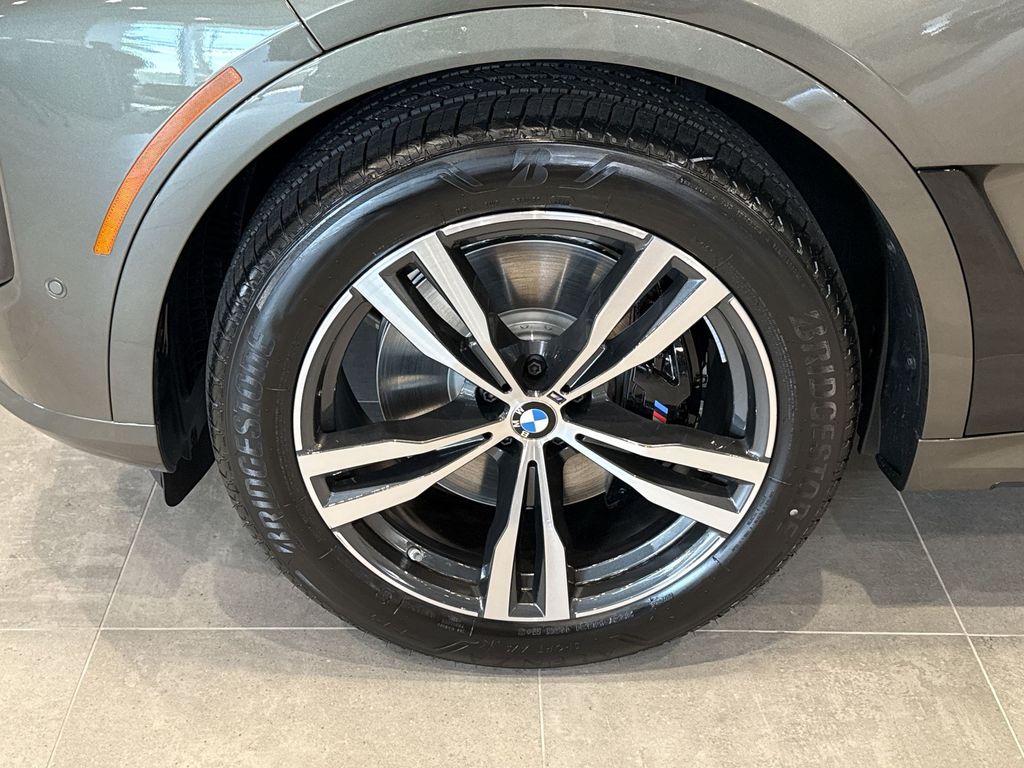 Thumbnail: 2027 BMW X7 - 2