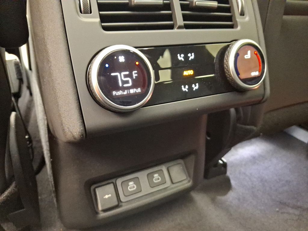 Thumbnail: 2025 Land Rover Discovery - 7