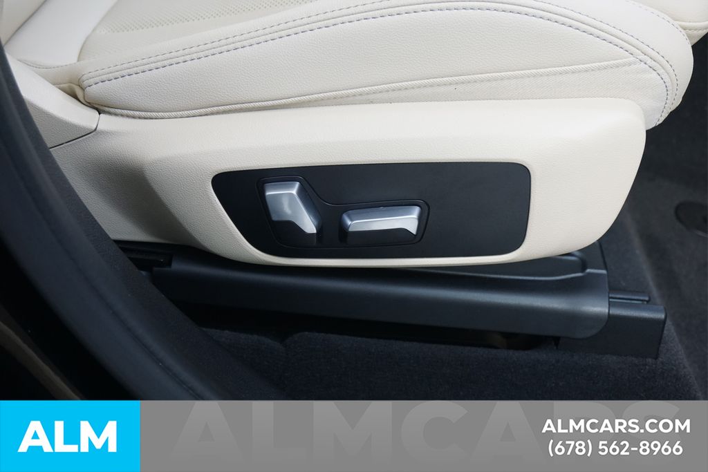 Used 2022 Black BMW sDrive30i image 51